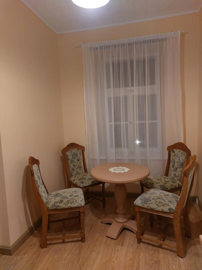 Pils Ielas Apartamenti Kandava Exterior photo
