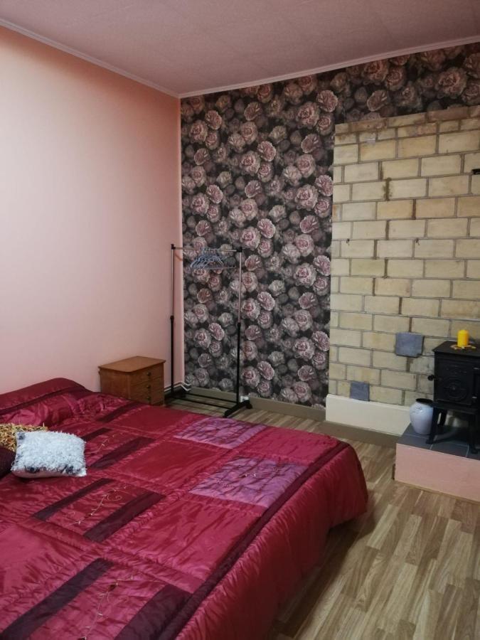 Pils Ielas Apartamenti Kandava Exterior photo